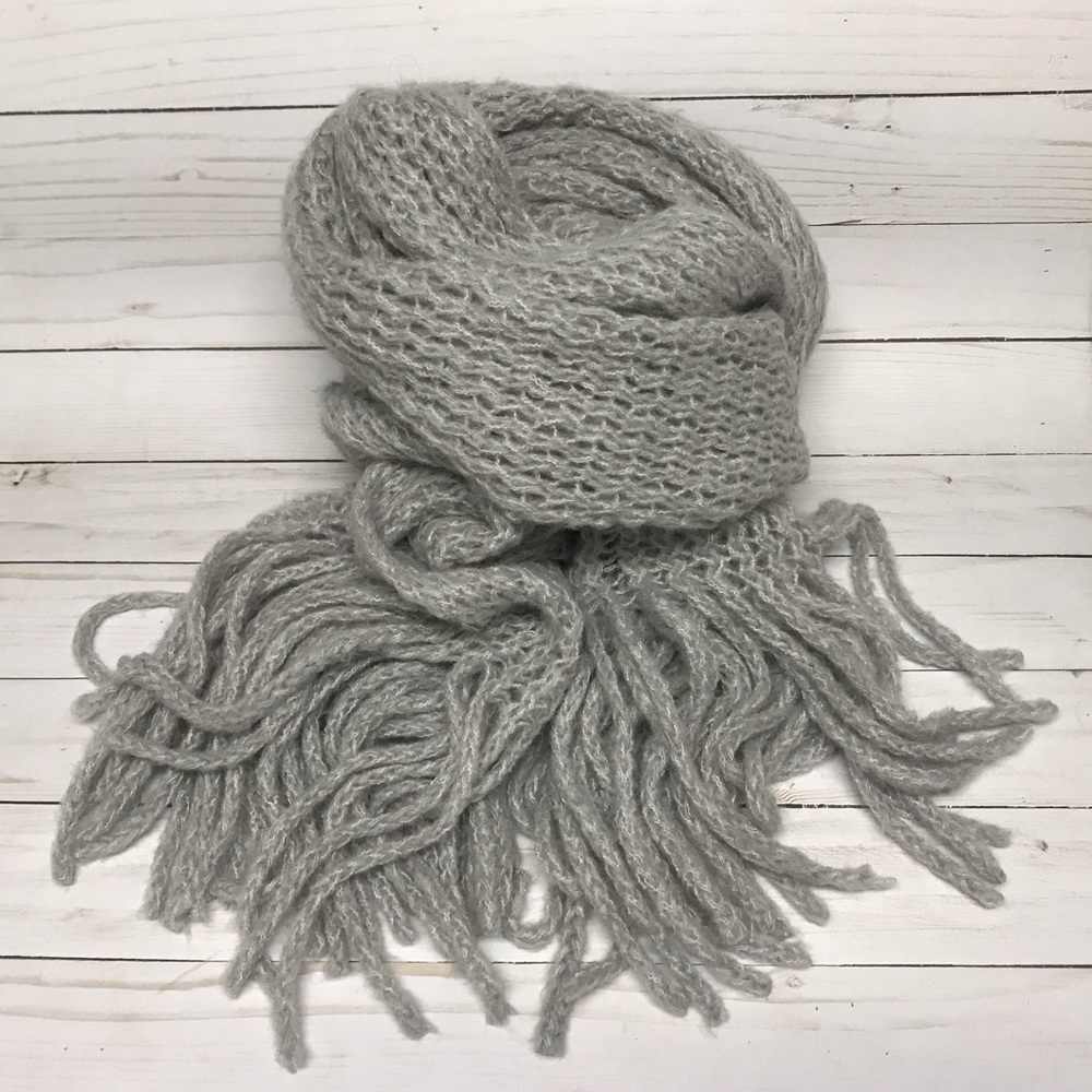 Gray knit scarf
